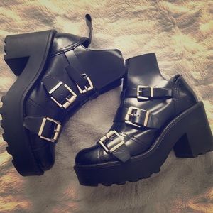 Cool Women’s TopShop TopMan leather booties Size 8